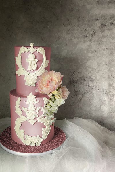 2-tier Baroque Pink cake with flowers
